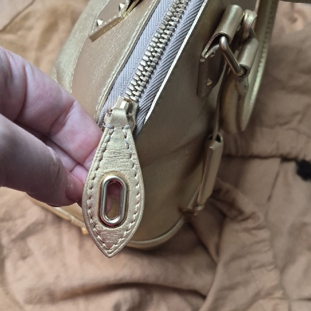 LOUIS VUITTON Suhari Lockit PM In Gold Large - Picture 9 of 17
